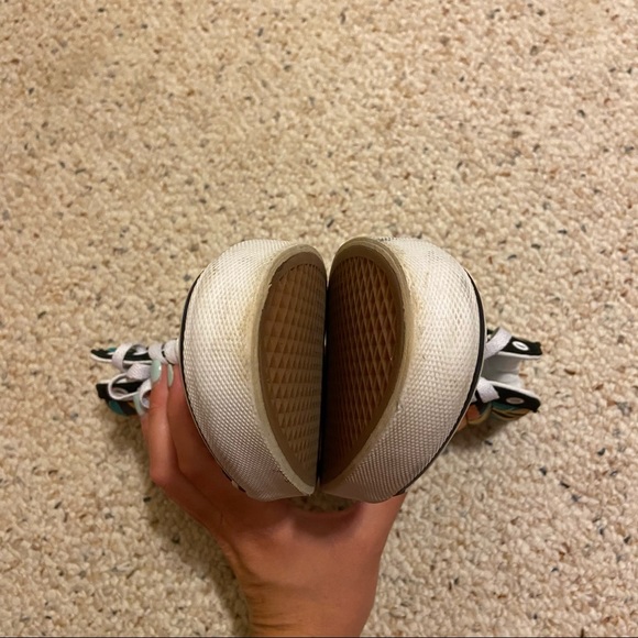 Vans - Picture 5 of 13